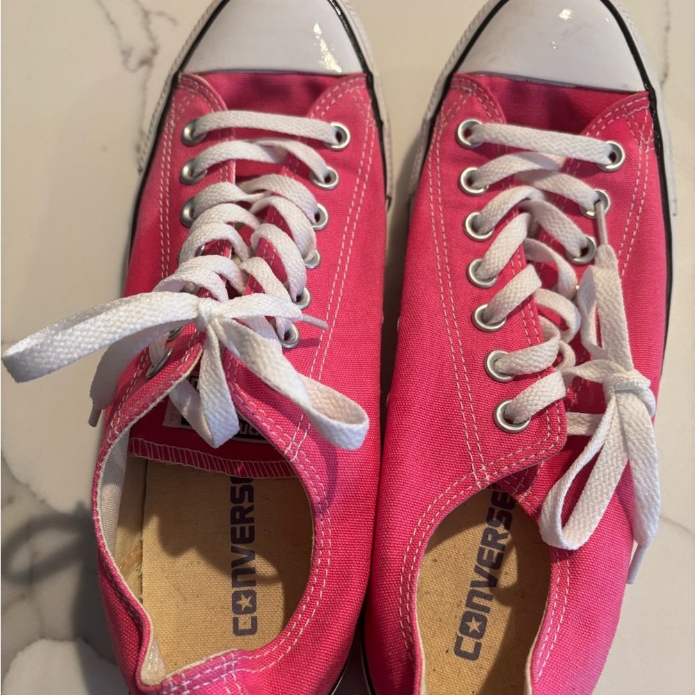 Used woman’s converse